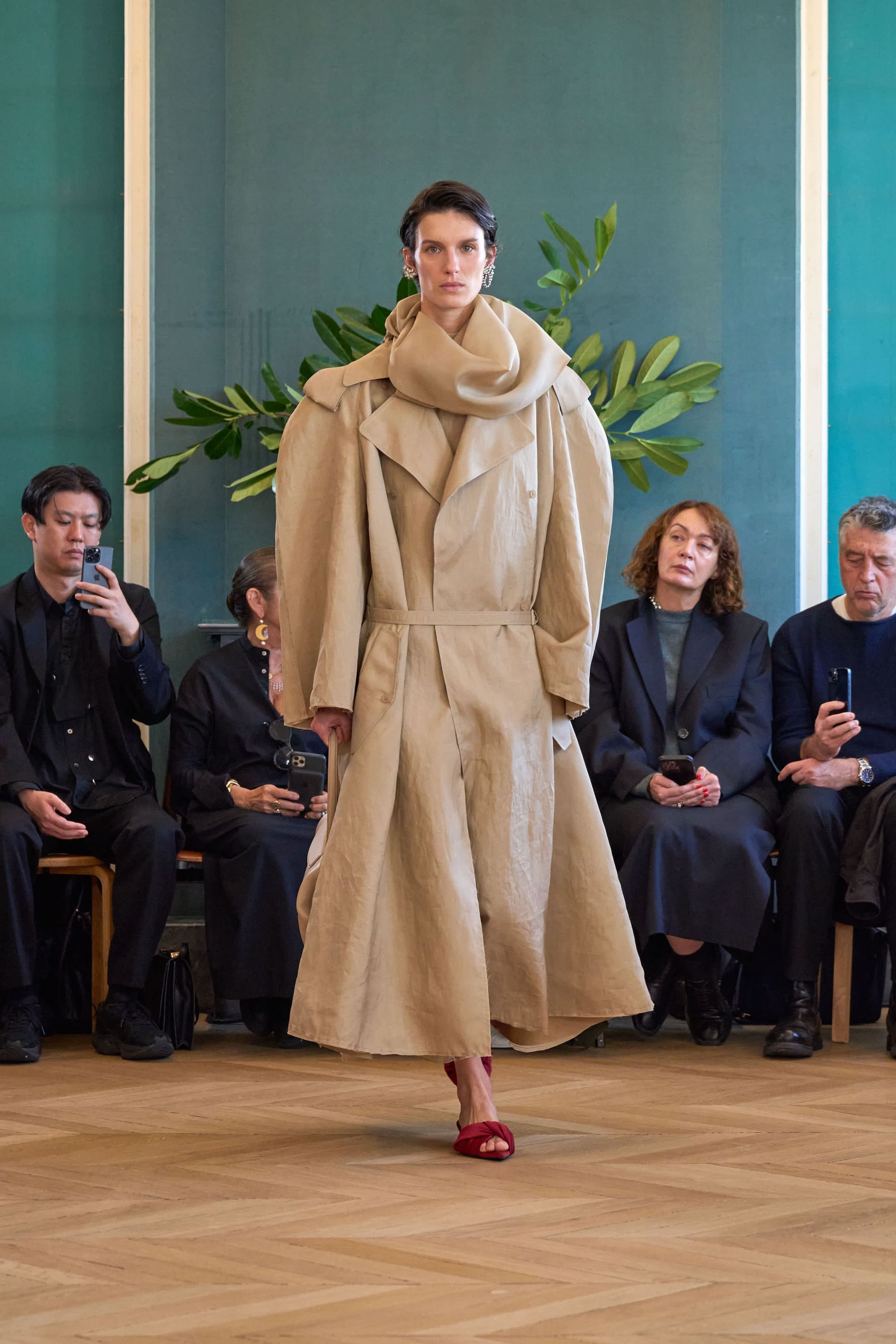 ワンピース CARVEN SS25 LINGERIE DRESS (6251K21388 ROSEPOUDRE) Carven S/S 25 Womenswear | SHOWstudio