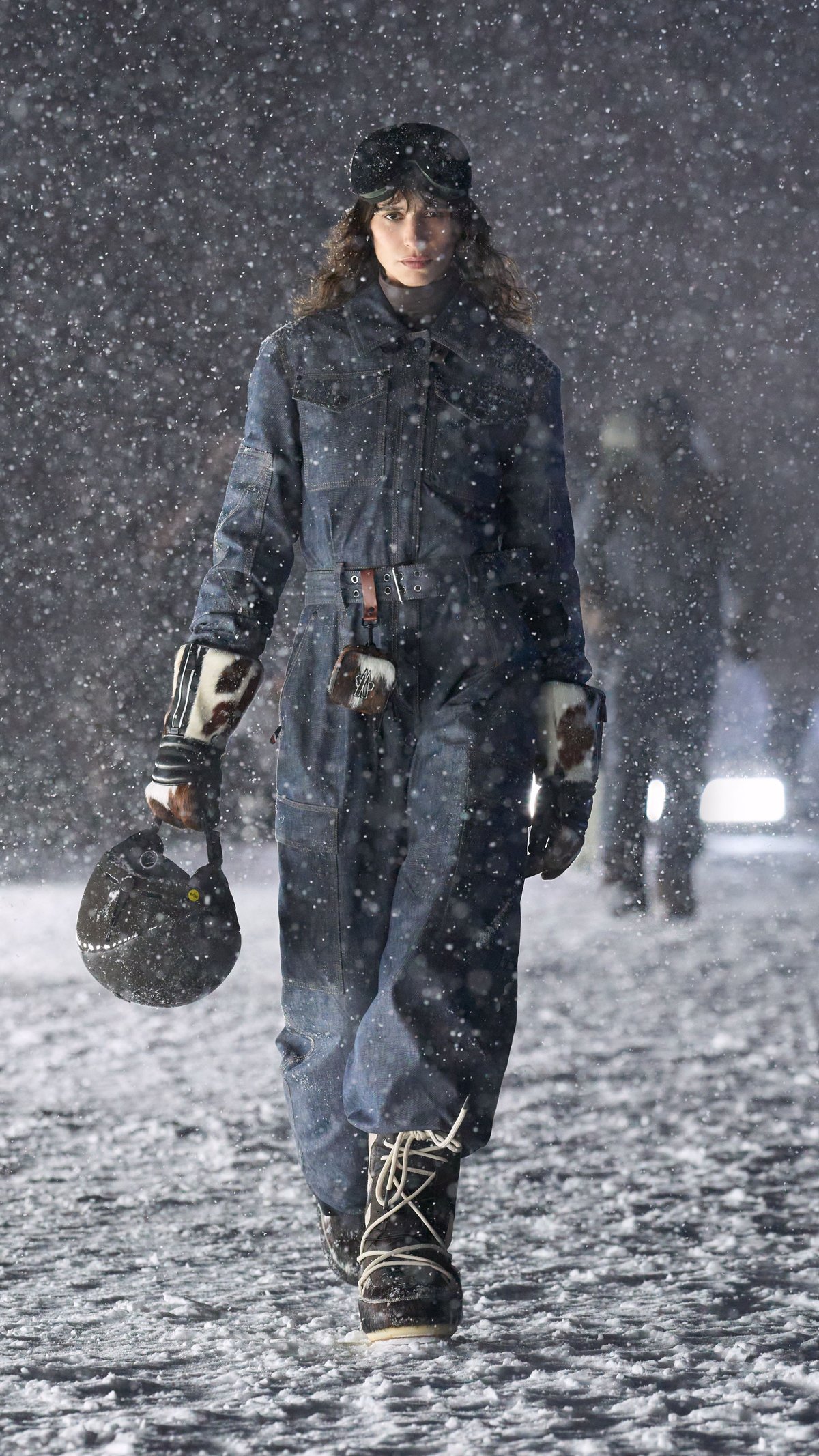 MONCLER GRENOBLE 2024/25秋冬新作 異素材MIXダウン入りポンチョ MONCLER GRENOBLE 2024/25秋冬新作 異素材MIXダウン入りポンチョ