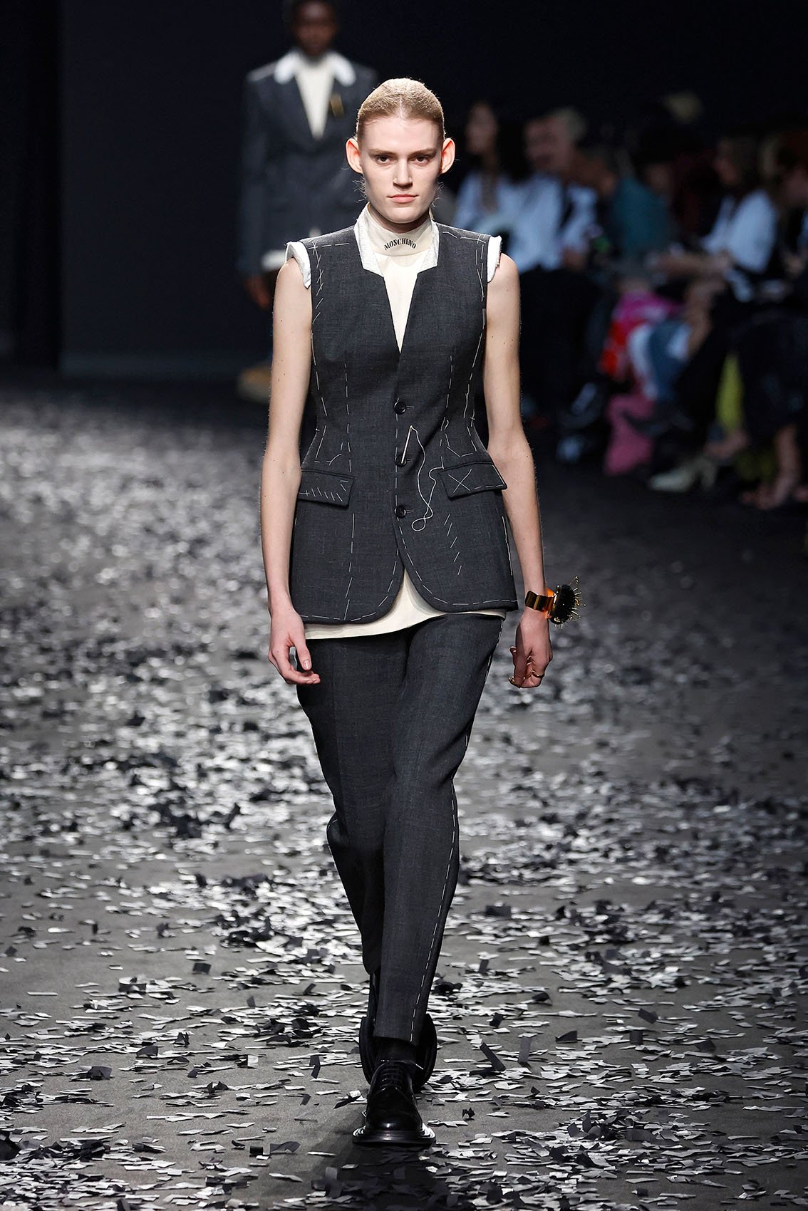 Moschino ロコ インタシャス 二枚組 フリフ 251V6A13844402 0555 Press Release: Moschino S/S 25 | SHOWstudio