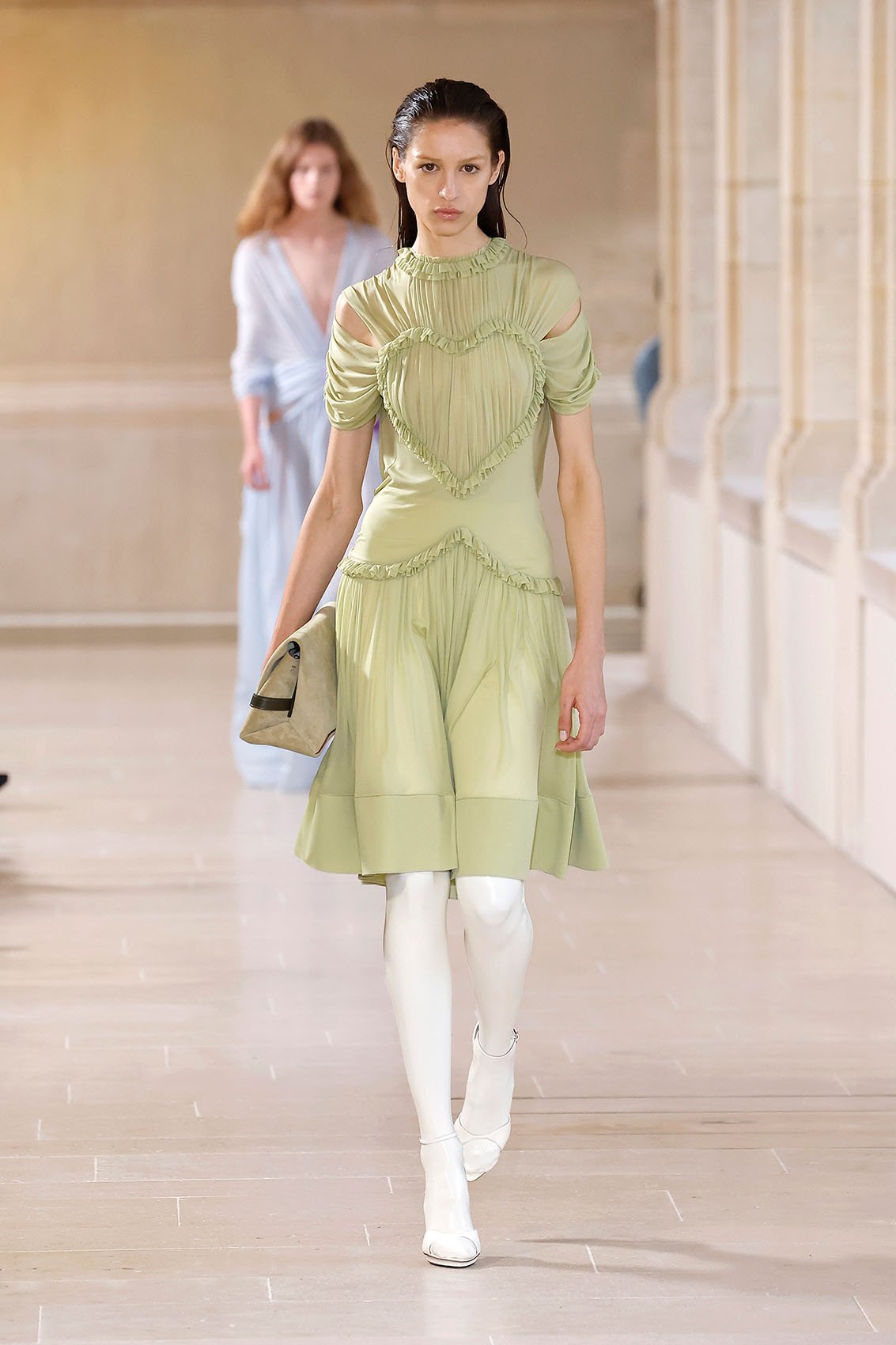 【23AW NEW】Victoria Beckham_woman / クラシック ジャケット Catwalk Imagery: Victoria Beckham S/S 23 Womenswear | SHOWstudio