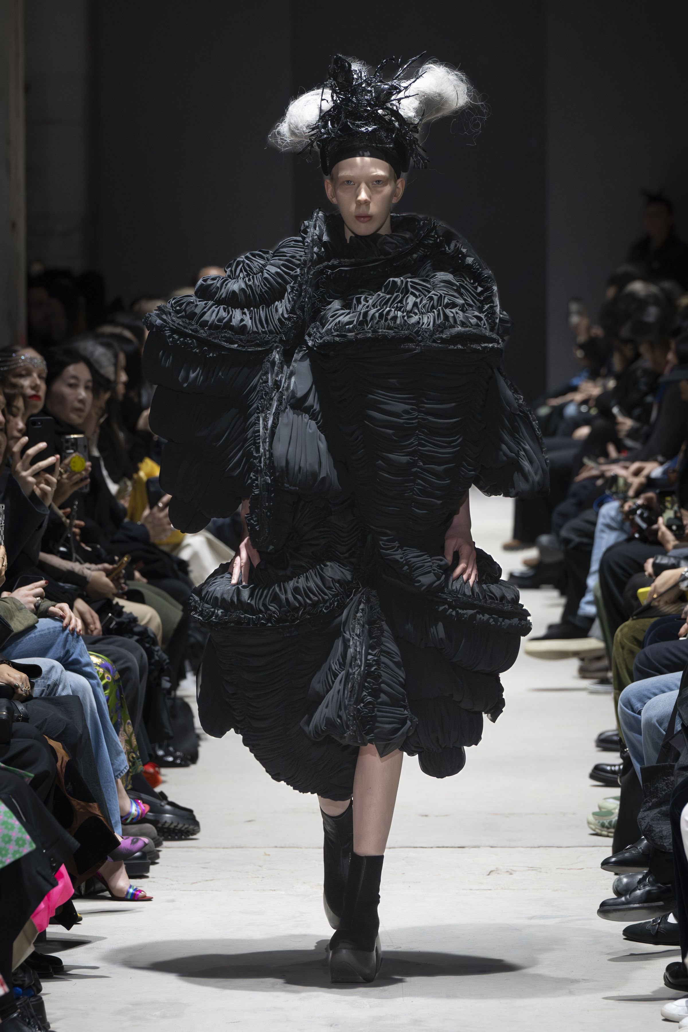 COMME des GARÇONS AD2022 変形スカート M 黒 Black Comme Des Garçons カットオフエッジ スカート | ブラック