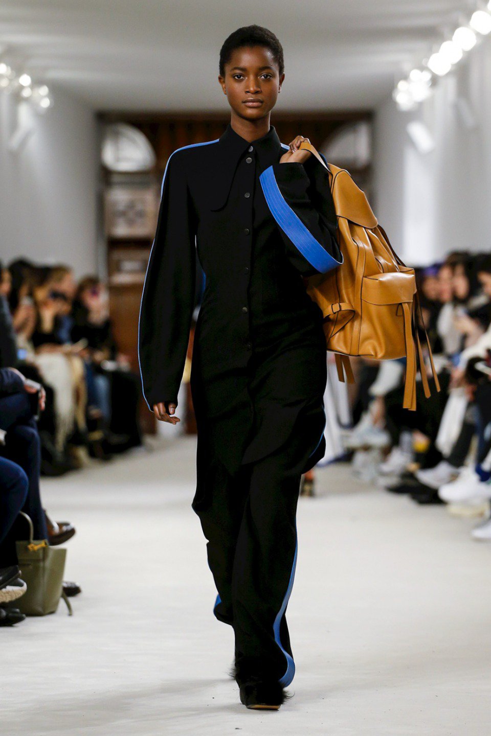 LOEWE 服 Illustration Gallery: Loewe A/W 18 Womenswear | SHOWstudio