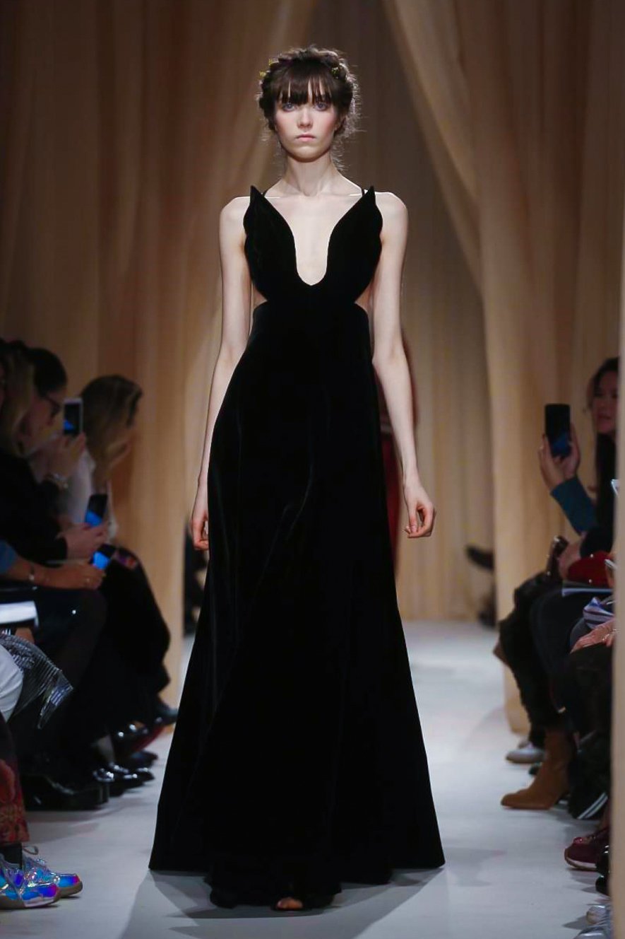 Fashion Couture Valentino Black Dress 2019 Valentino Couture Fall 2015 Black Evening Dresses Cool Chic Fashion Couture Valentino Black Dress 2019 Valentino Couture Fall 2015 Black Evening Dresses Cool Chic