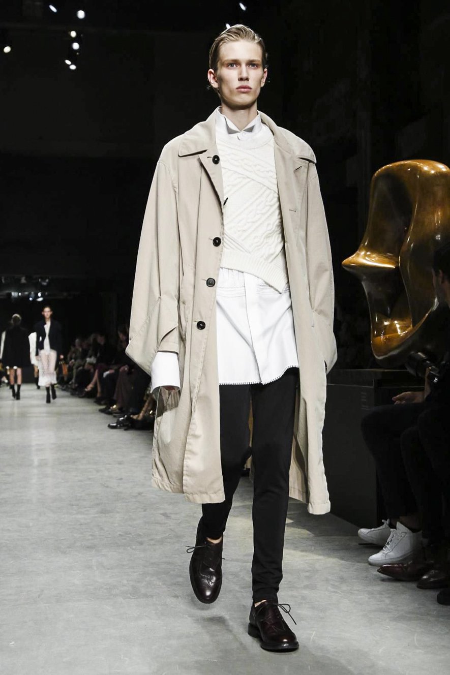 Burberry A/W 17 Womenswear | SHOWstudio