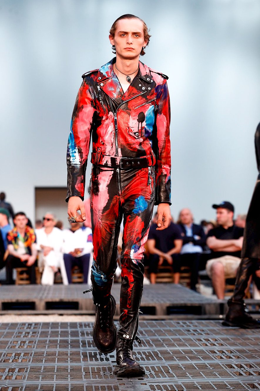 Catwalk Imagery: Alexander McQueen S/S 19 Menswear | SHOWstudio