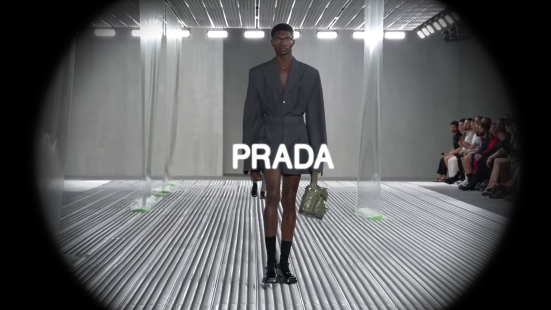 小物 PRADA 24AW RUNWAY SUNGLUSS PRADA 24AW RUNWAY SUNGLUSS - メルカリ
